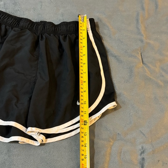 Nike Black and White Athletic Shorts Lightweight Design
#1019 - Picture 4 of 10